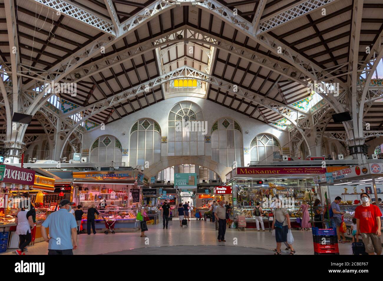 VALENCIA, SPAGNA - 15 LUGLIO 2020: Mercato alimentare a Valencia, Spagna. Attrazioni turistiche Foto Stock