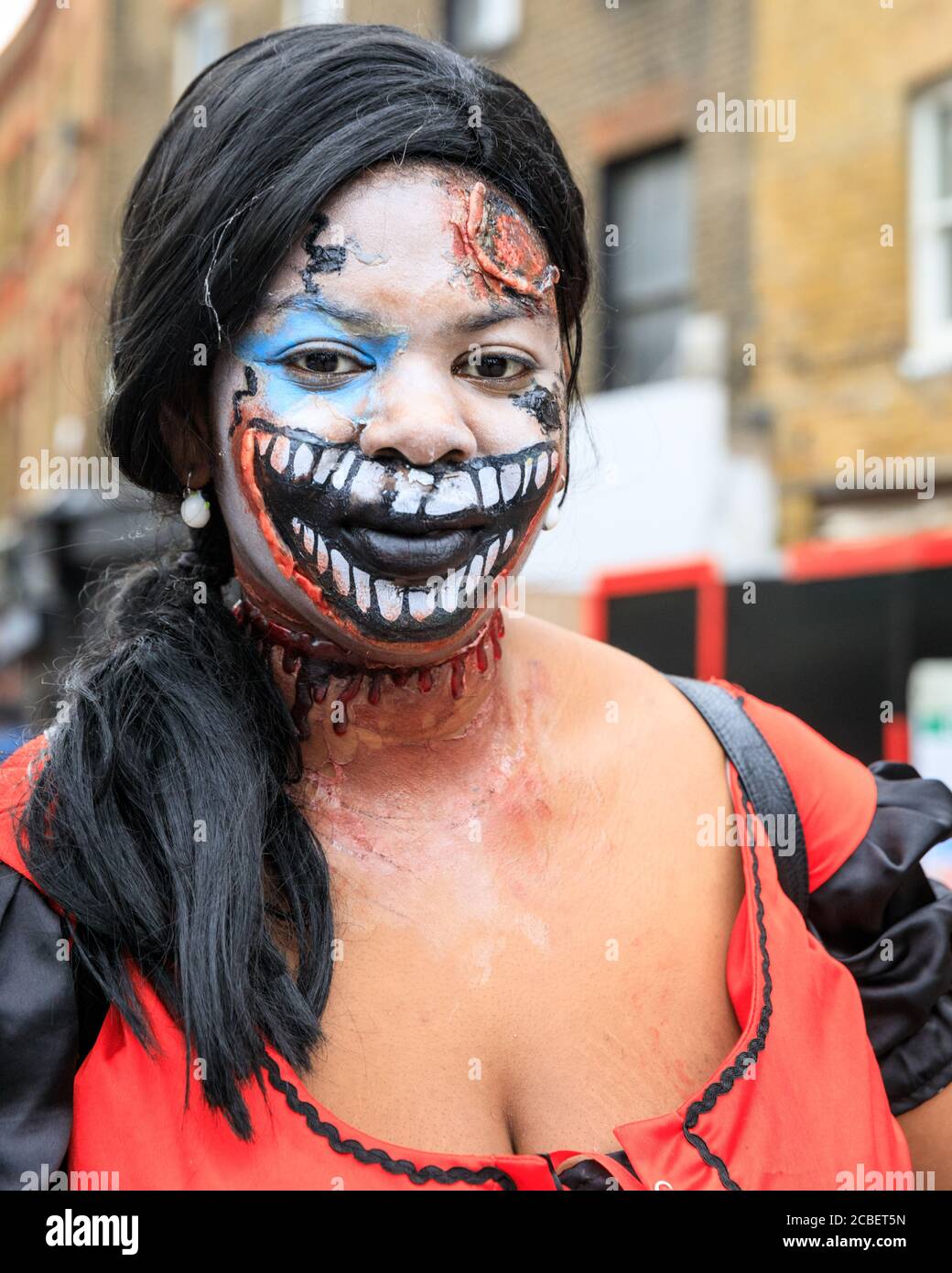 Zombie costumes immagini e fotografie stock ad alta risoluzione - Alamy