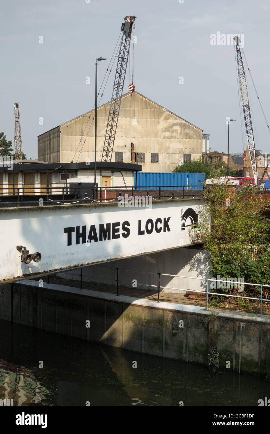 Thames Lock, Brentford Dock, Brentford, Middlesex, Regno Unito Foto Stock