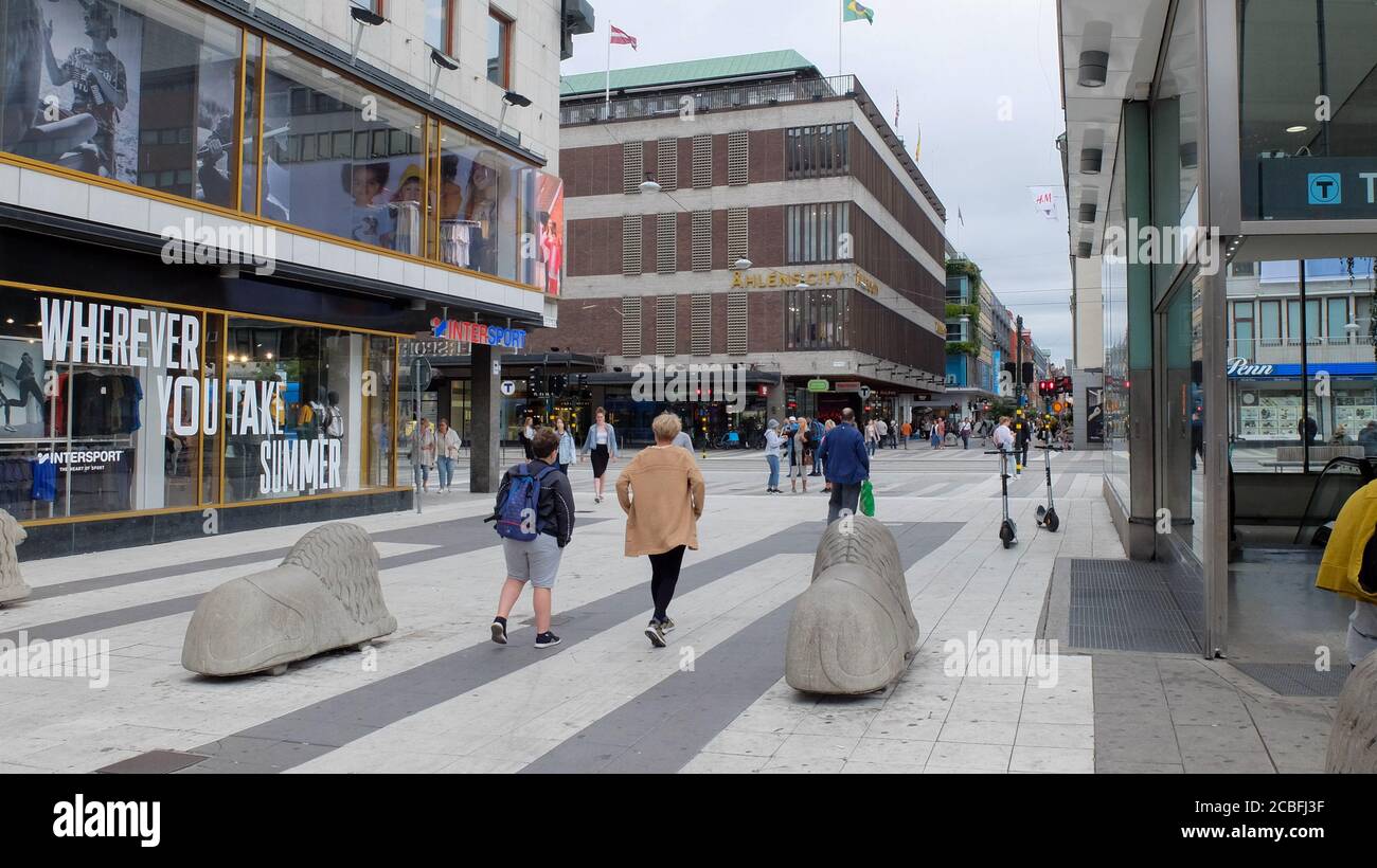 Norrmalm è un vivace quartiere dello shopping con i principali marchi svedesi di moda e arredamento. È anche un luogo di ritrovo culturale con opere e danc classico Foto Stock