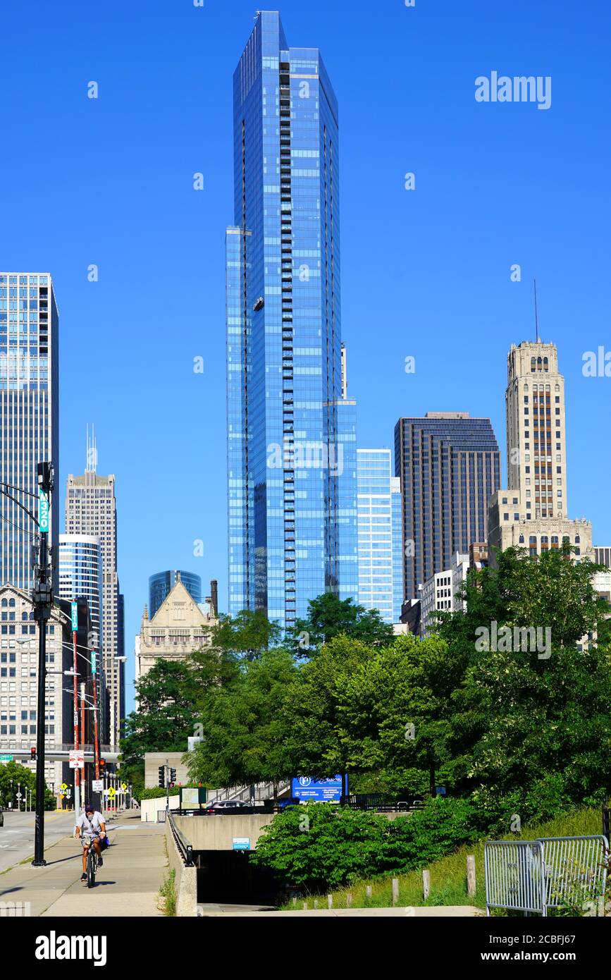 CHICAGO, il -28 LUGLIO 2020 - Vista dell'eredità, un alto edificio residenziale di lusso situato al 60 E. Monroe di fronte al Art Institute Foto Stock