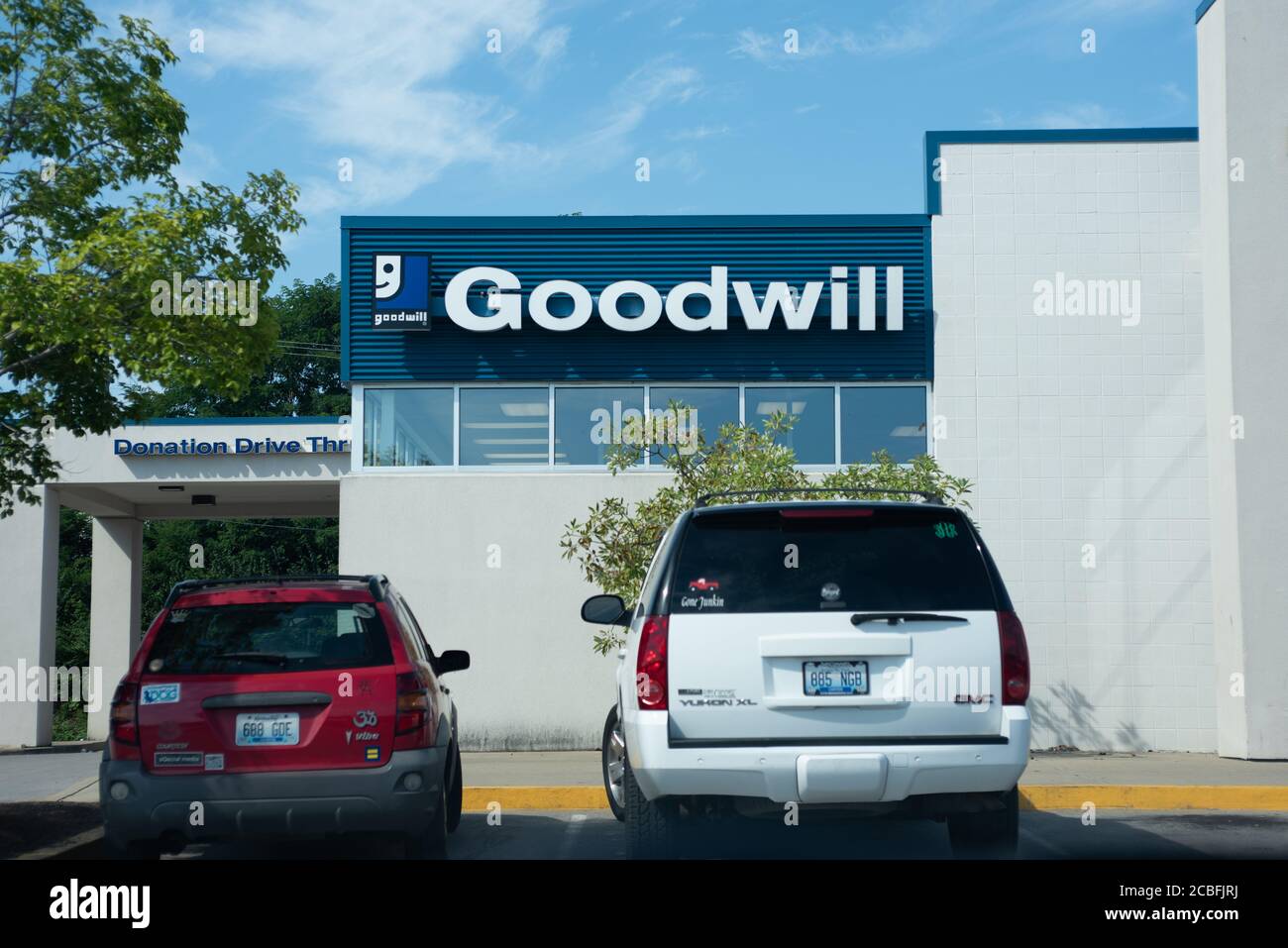 Cartello del negozio e vicolo di donazione drive-thru per Goodwill Industries Foto Stock