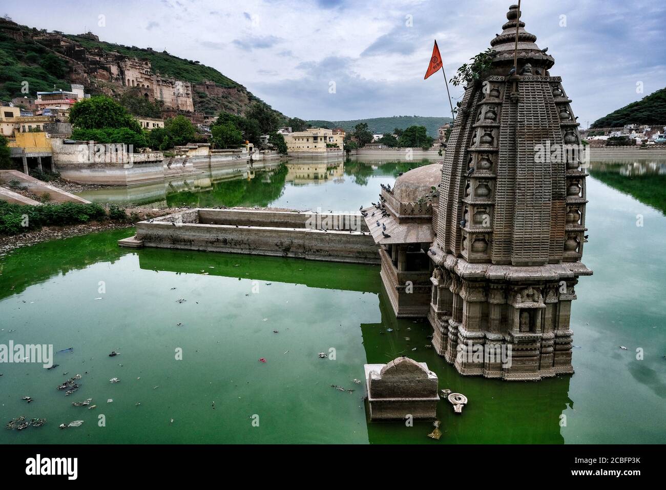 Vista del lago Nawal Sagar nella città di Bundi in Rajasthan, India. Foto Stock