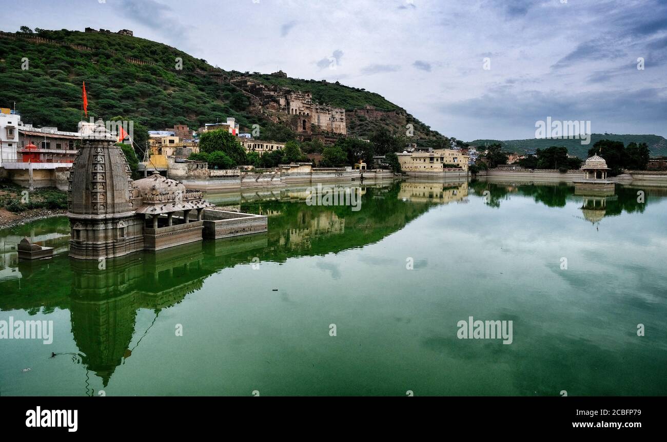 Vista del lago Nawal Sagar nella città di Bundi in Rajasthan, India. Foto Stock