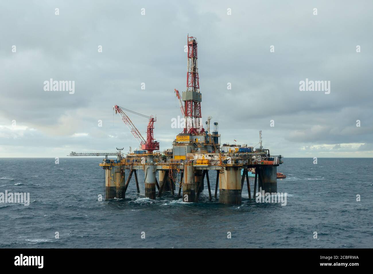 MARE DEL NORD SCOZIA - 2015 NOVEMBRE 09. Il carro di perforazione semi-sommergibile Ocean Guardian in posizione. Foto Stock