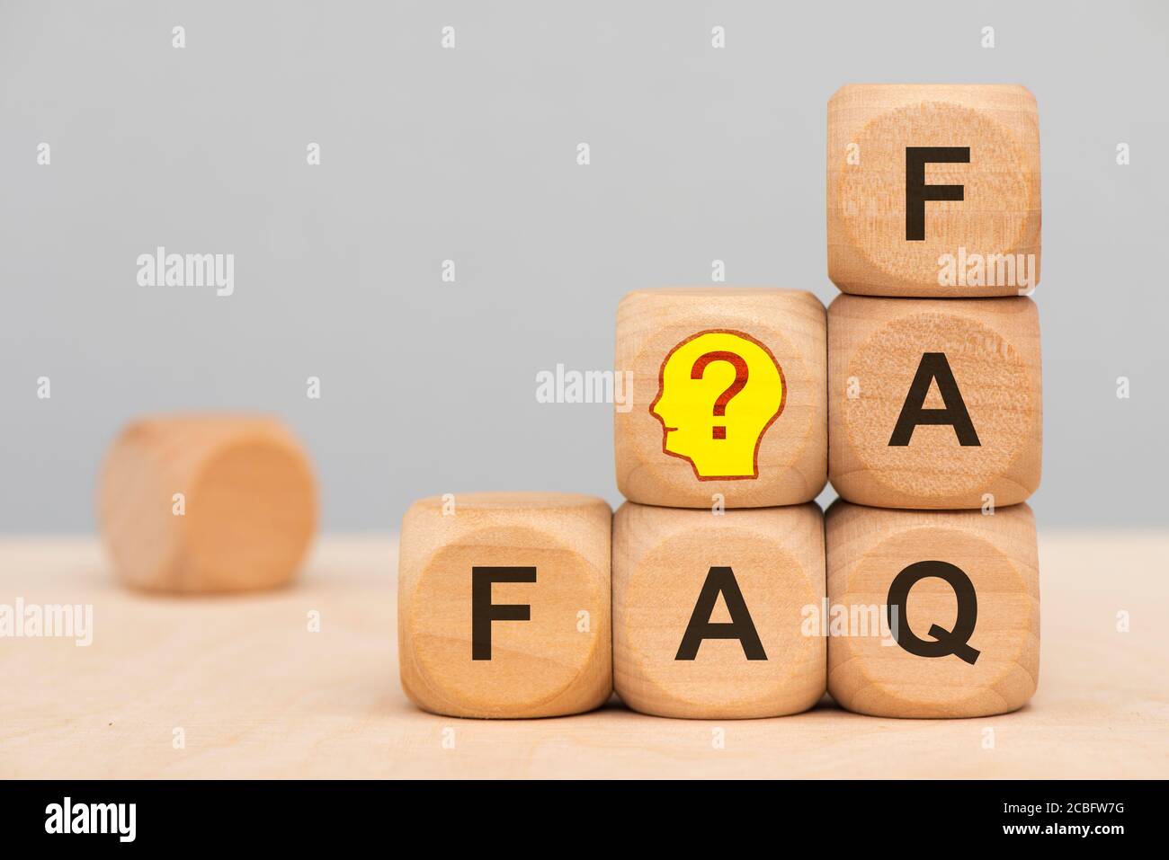 FAQ stampate su cubi di legno Foto Stock