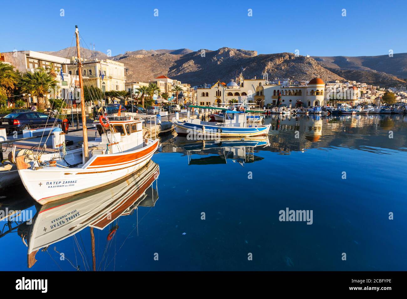 Vista della città di Kalymnos nelle prime ore del mattino, Grecia. Foto Stock