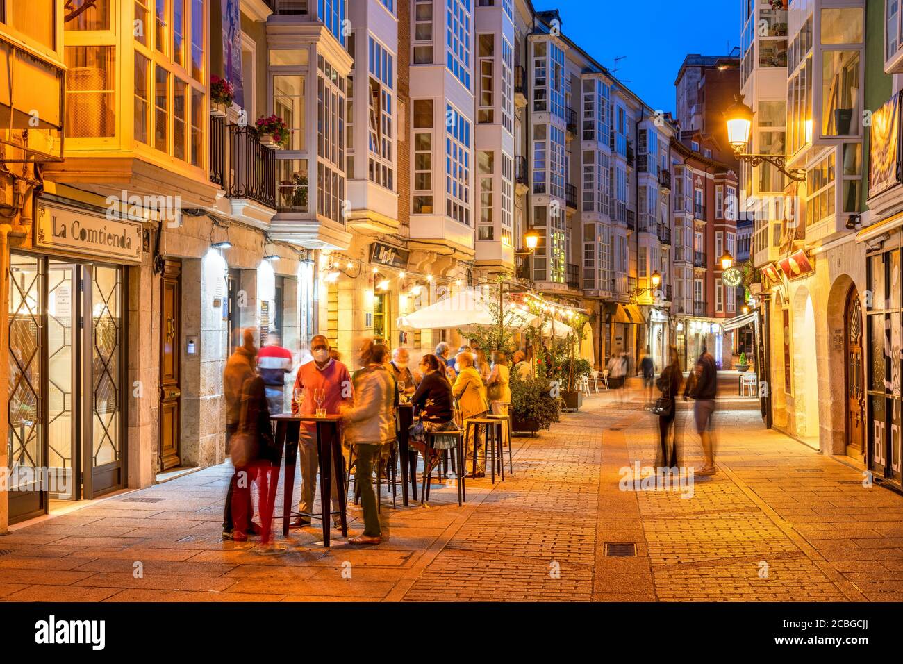 Scena notturna di strada, Burgos, Castiglia e Leon, Spagna Foto Stock