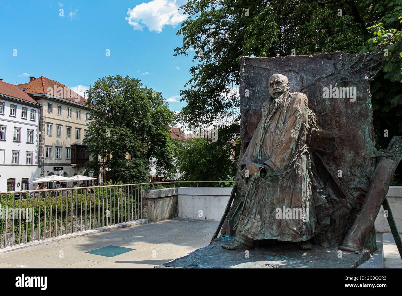 Lubiana, Slovenia - 16 luglio 2018: Scultura della statua di Ivan Hribar in Piazza della Giustizia, Lubiana, Slovenia Foto Stock