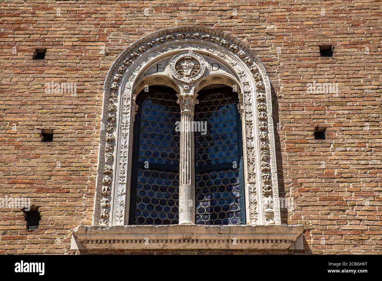 Urbino: Il suo centro storico è un sito patrimonio dell'umanità dell'UNESCO. La città era uno dei centri più importanti del Rinascimento italiano Foto Stock