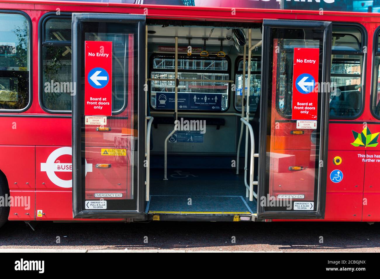 London Red bus Covid19 restrizioni sul numero di passeggeri in un autobus Foto Stock