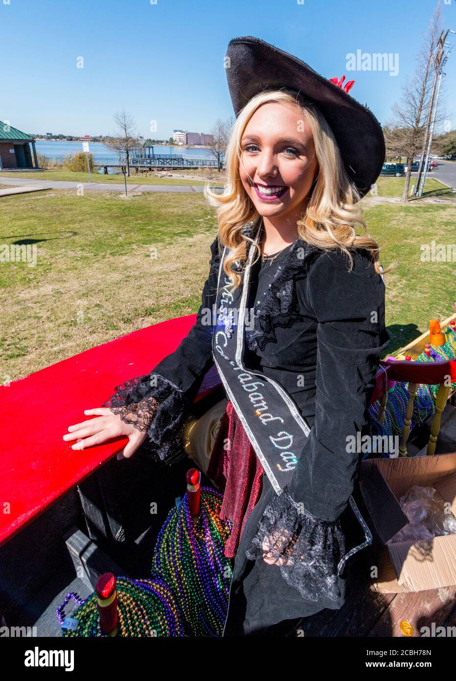 Perdere Giorni di contrabbando sul galleggiante pirata durante i bambini's Parade family friendly Mardi Gras celebrazione in Lake Charles, LA. Foto Stock