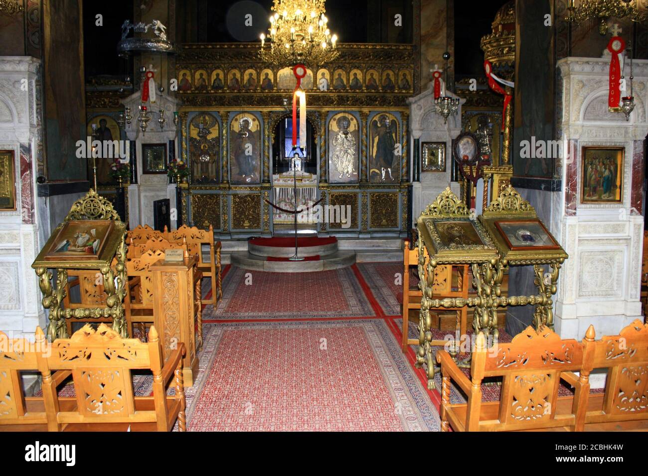 Interno della chiesa ortodossa cristiana ad Atene, Grecia, 6 maggio 2020. Foto Stock
