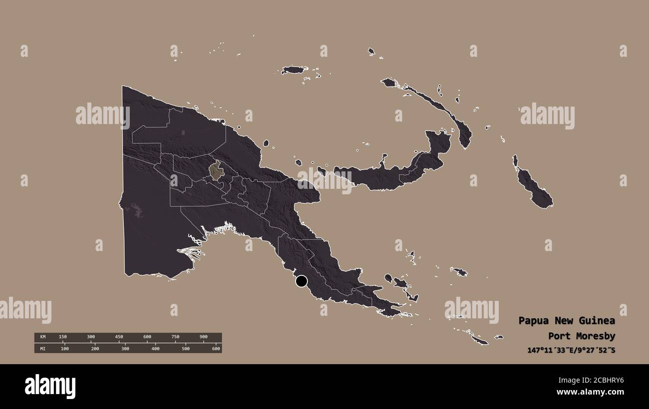 Forma desaturata della Papua Nuova Guinea con la sua capitale, la principale divisione regionale e l'area separata delle Highlands occidentali. Etichette. Mappa di elevazione colorata Foto Stock