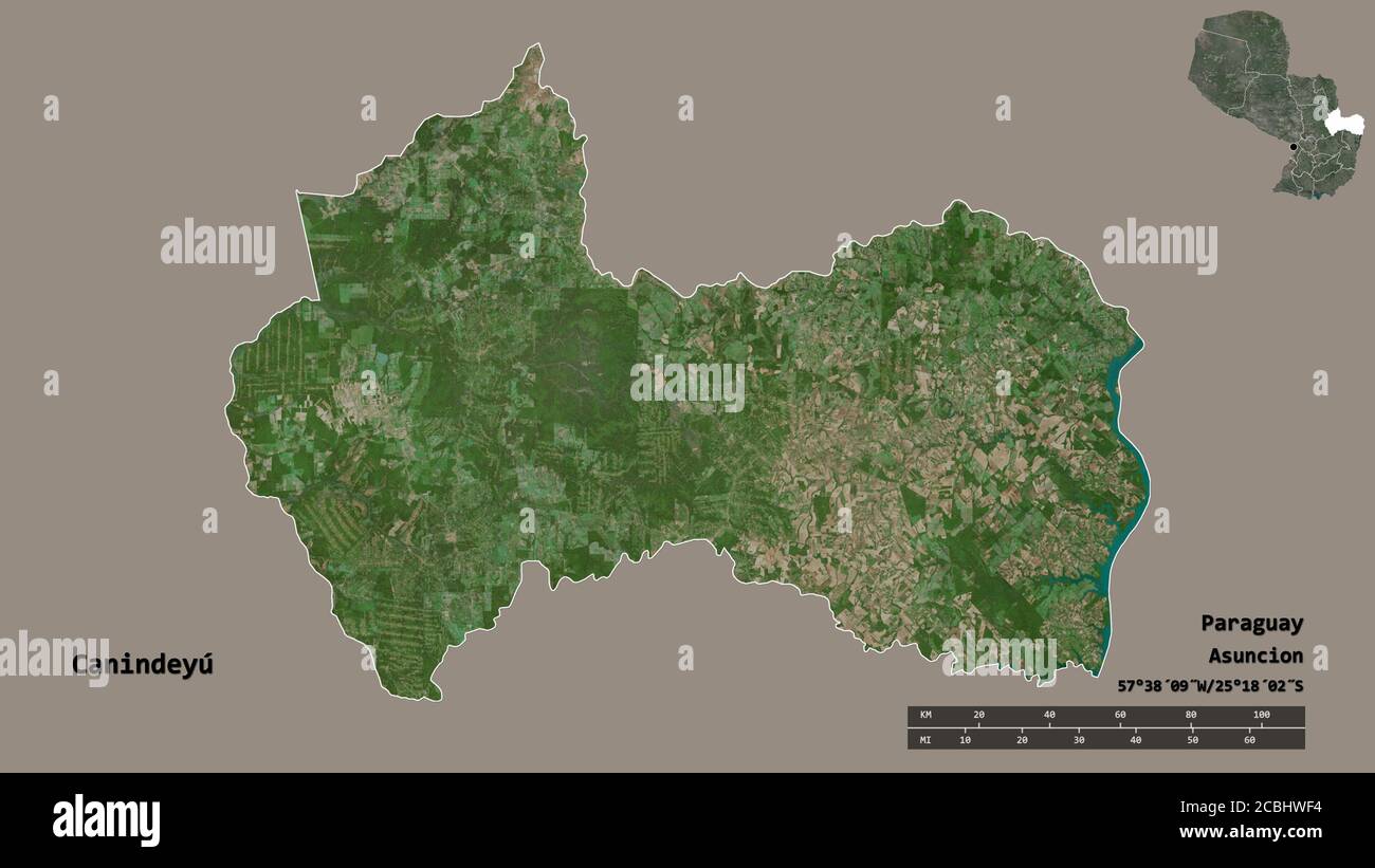 Forma di Canindeyú, dipartimento del Paraguay, con la sua capitale isolata su solido sfondo. Scala della distanza, anteprima della regione ed etichette. Imager satellitare Foto Stock