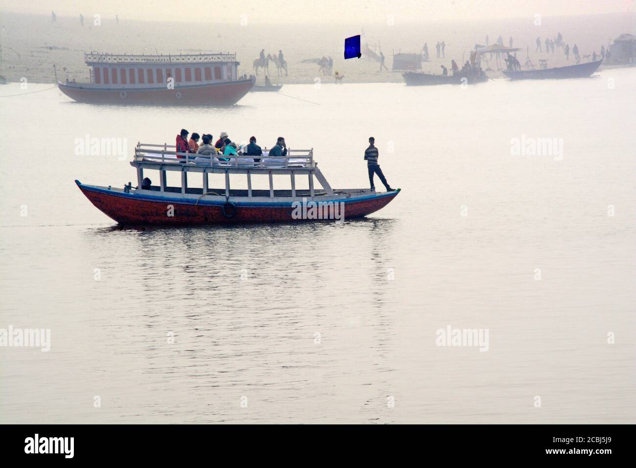 giro in barca a varanasi india Foto Stock