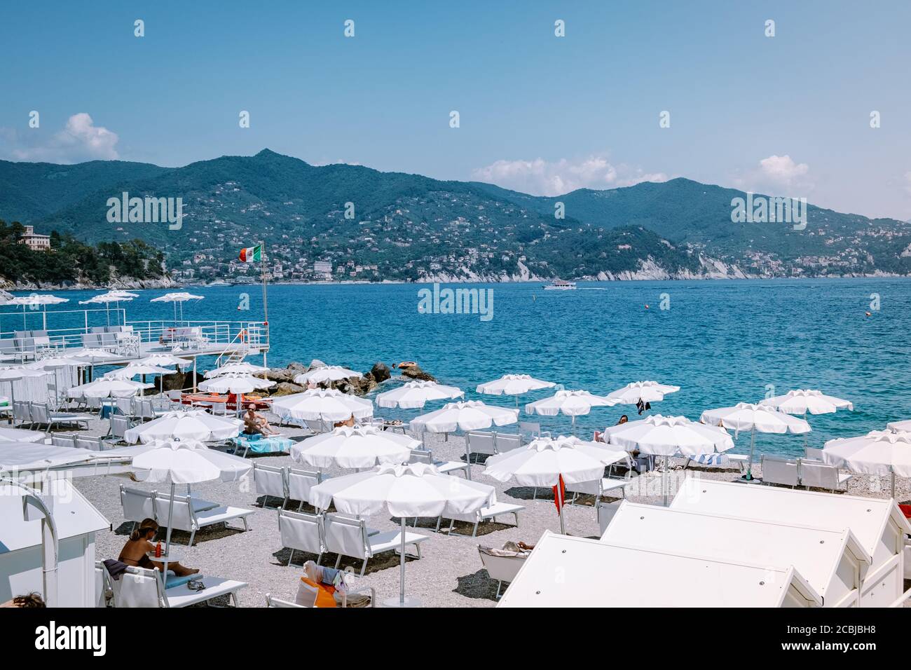 Santa Margherita Ligure Italia 2020 giugno, colorata spiaggia di Santa Margeritha che è meta turistica popolare in estate Foto Stock