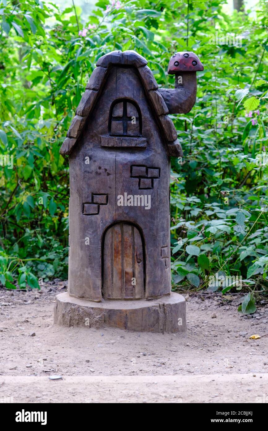 Scultura in legno nel Clifton Country Park, Salford, Greater Manchester, UK, parte del percorso di scultura Irwell Vallery Foto Stock