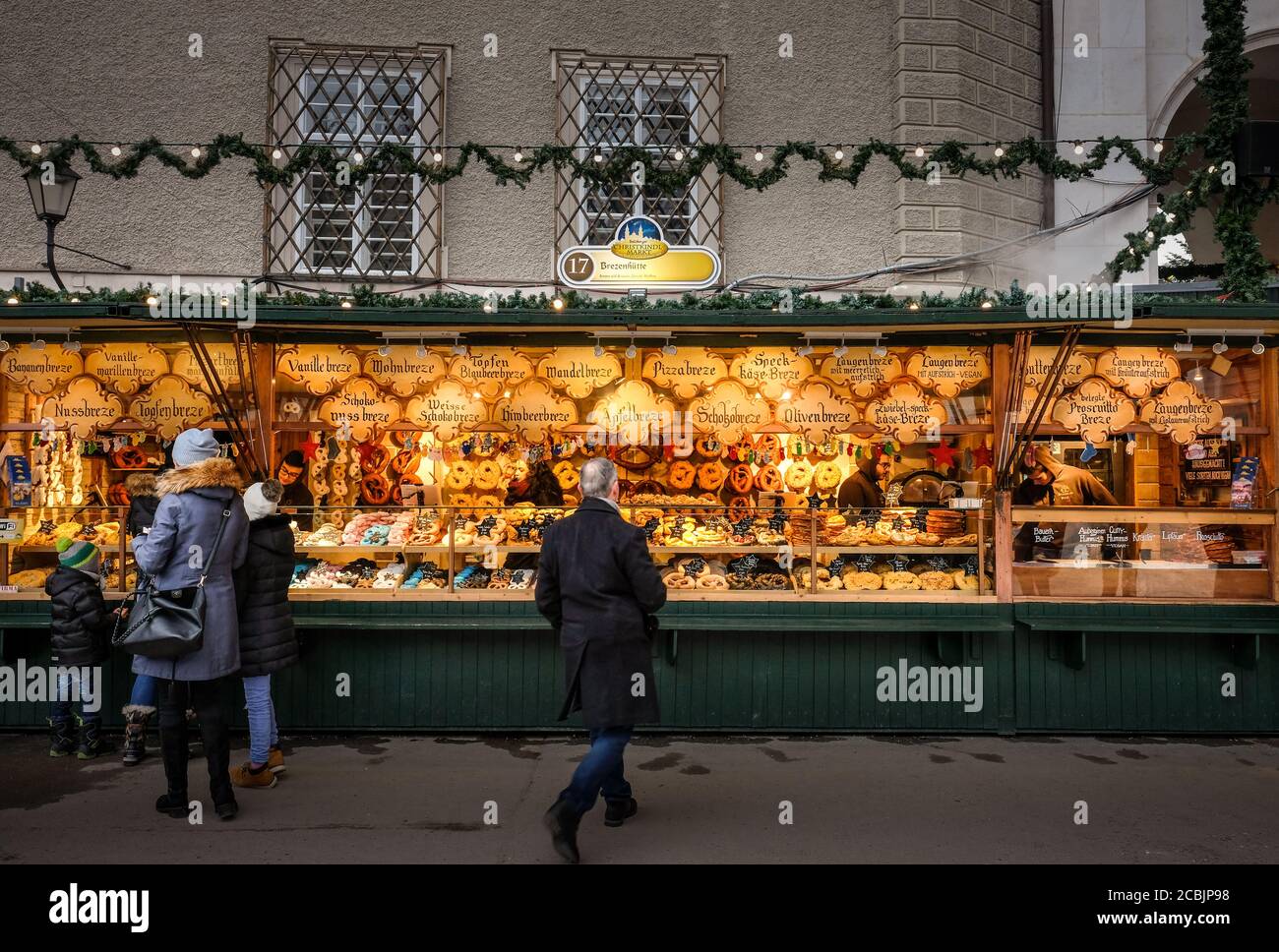 Salisburgo, Austria - Dicembre 3- Christkindlmarkt mercatino di Natale di Salisburgo, Austria Foto Stock