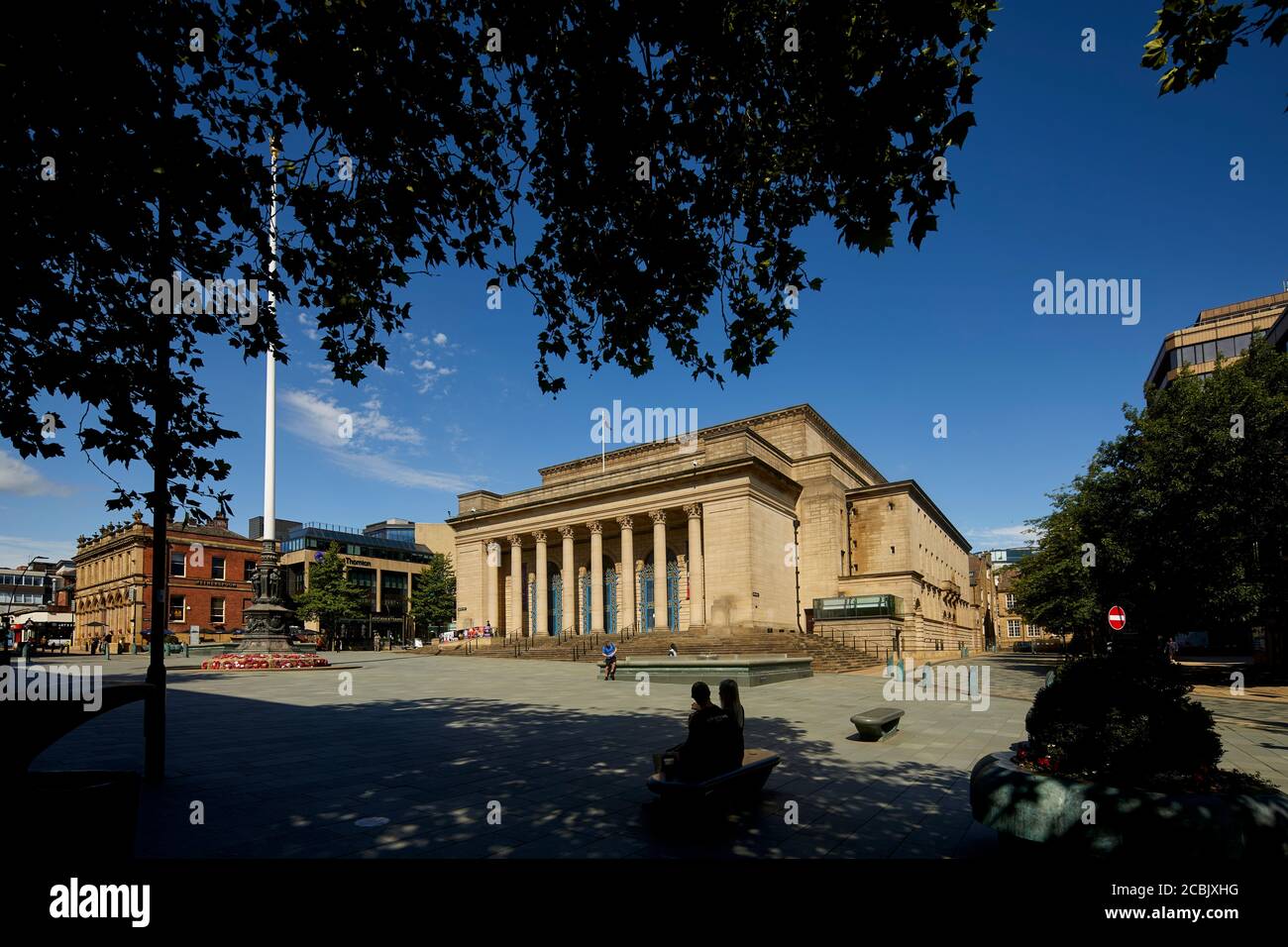 Sheffield, South Yorkshire Sheffield City Hall, un edificio neo-classico classificato di grado II* dall'architetto E. Vincent Harris che domina il Poo di Barker Foto Stock