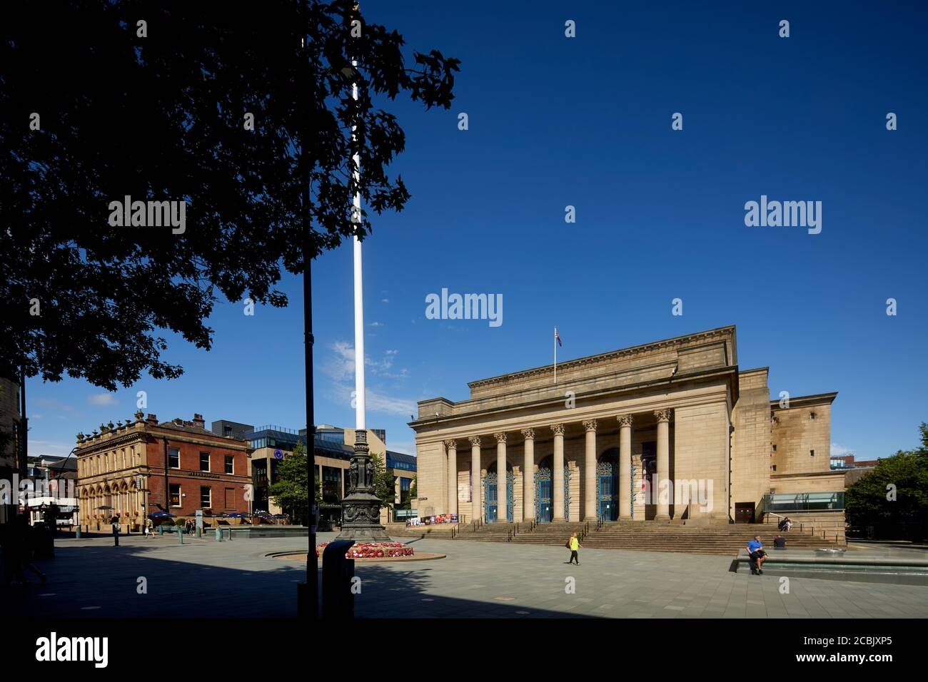 Sheffield, South Yorkshire Sheffield City Hall, un edificio neo-classico classificato di grado II* dall'architetto E. Vincent Harris che domina il Poo di Barker Foto Stock