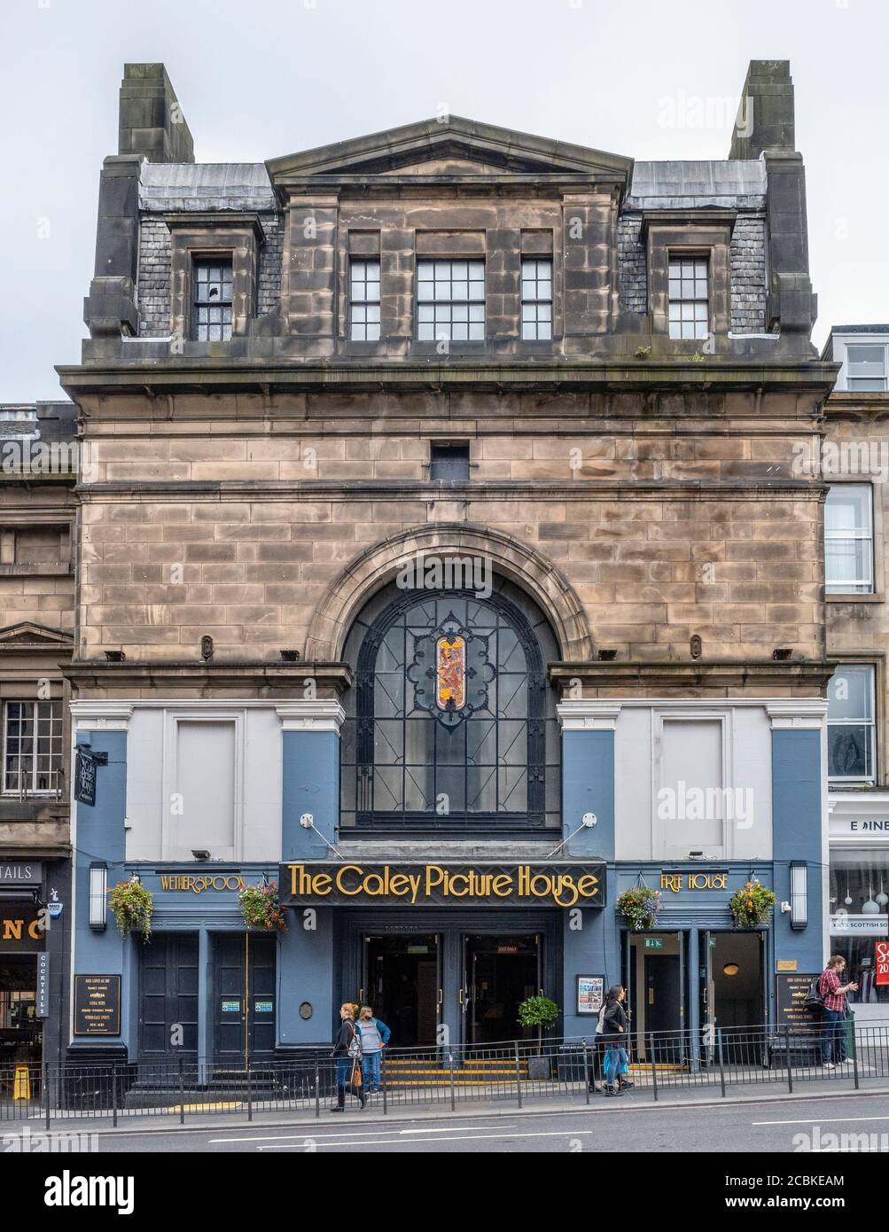 La Caley Picture House in Lothian Road, Edimburgo, Scozia - un ex cinema ora convertito in un pub Wetherspoon. Foto Stock