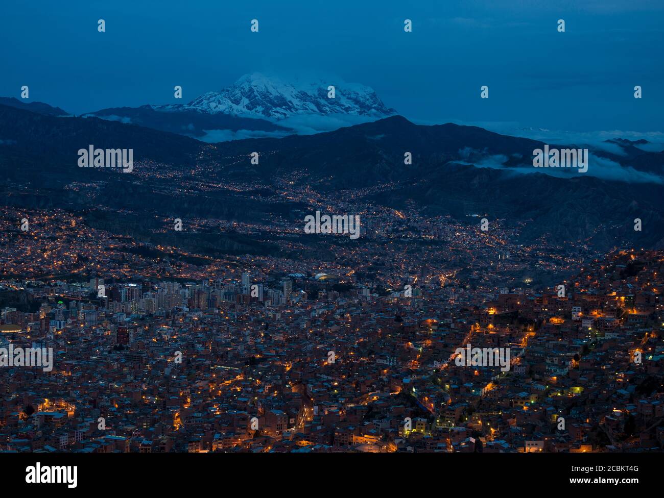 Vista di la Paz da El Alto di notte, Bolivia, Sud America Foto Stock