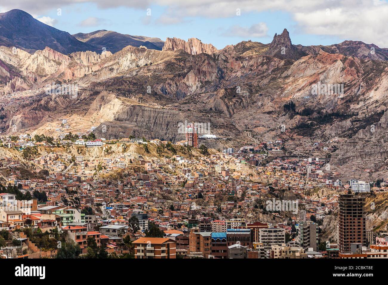 Vista a distanza di la Paz e le montagne, Bolivia, Sud America Foto Stock