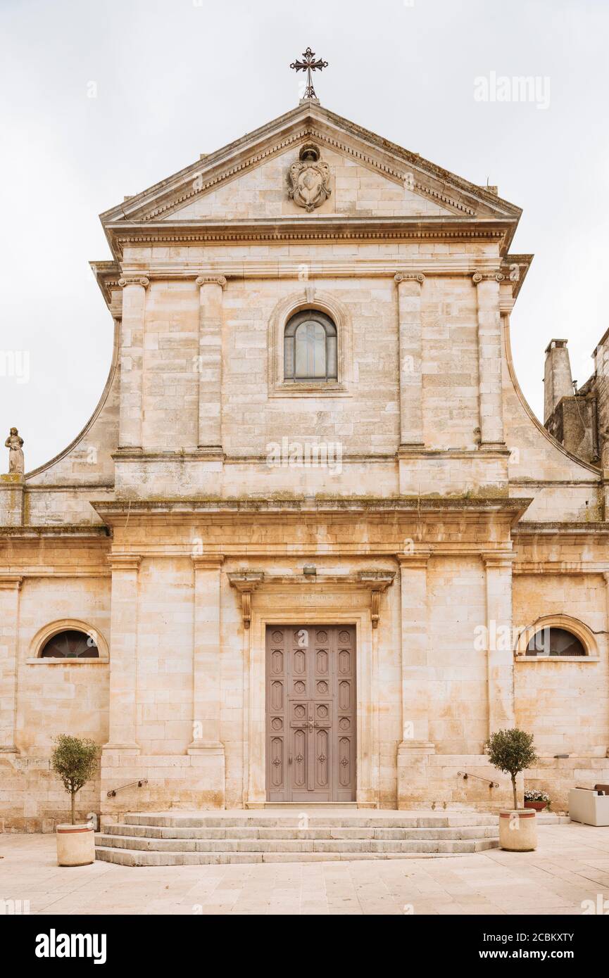 Facciata della Chiesa, Locorotondo, Puglia, Italia Foto Stock