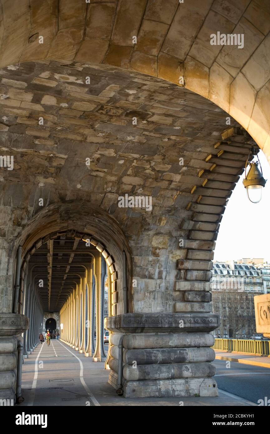 Ponte Bir-hakeim, Parigi, Francia Foto Stock