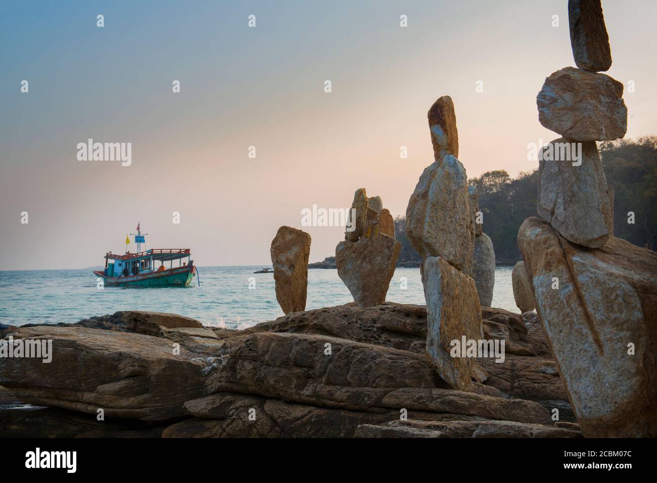 Bilanciamento delle rocce, Koh Samet, Thailandia Foto Stock