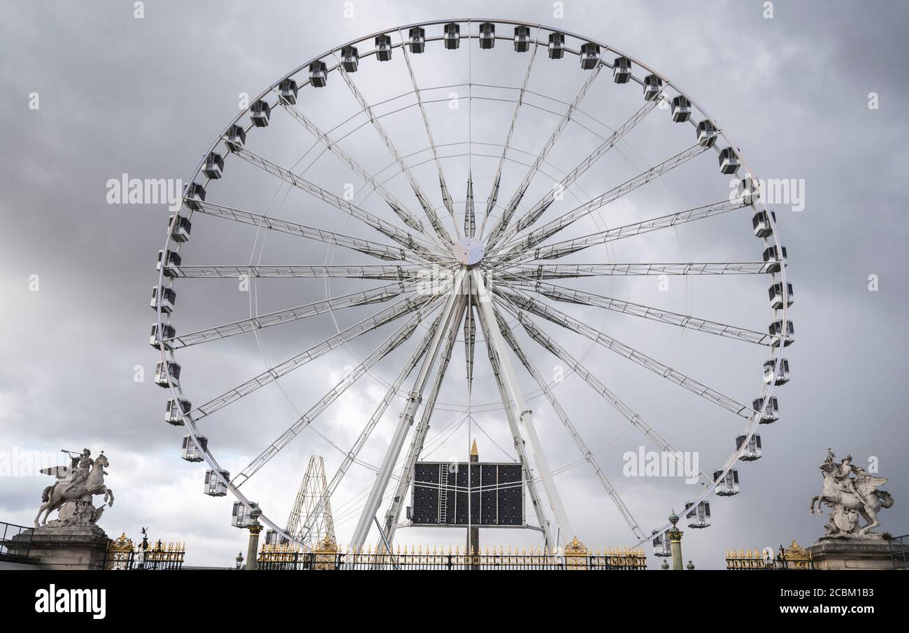 Vista della ruota panoramica Grande Roue, Parigi, Francia Foto Stock
