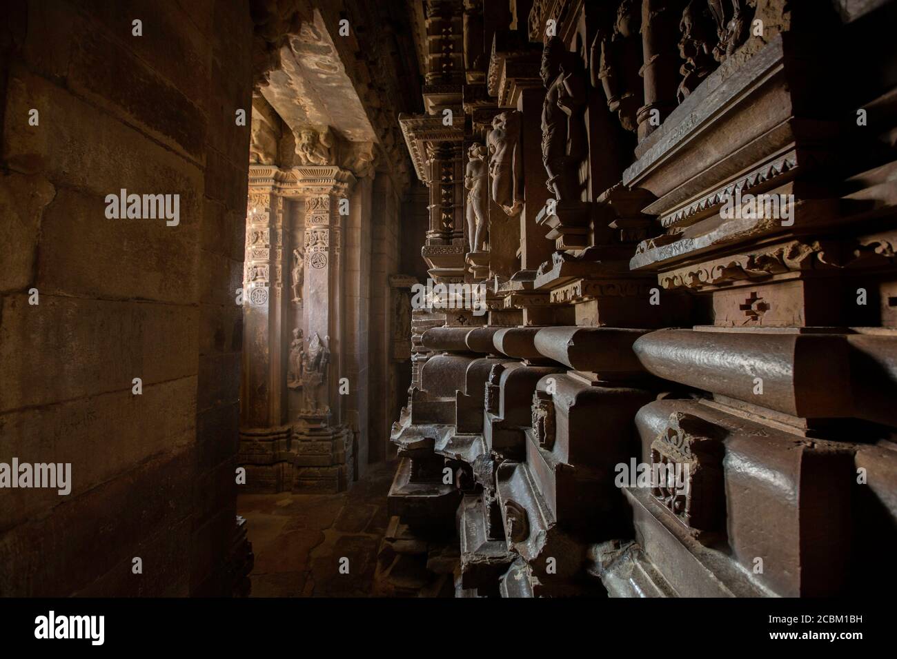 Interno del tempio di Kandariya Mahaeva a Khajuraho. Madhya Pradesh, India Foto Stock