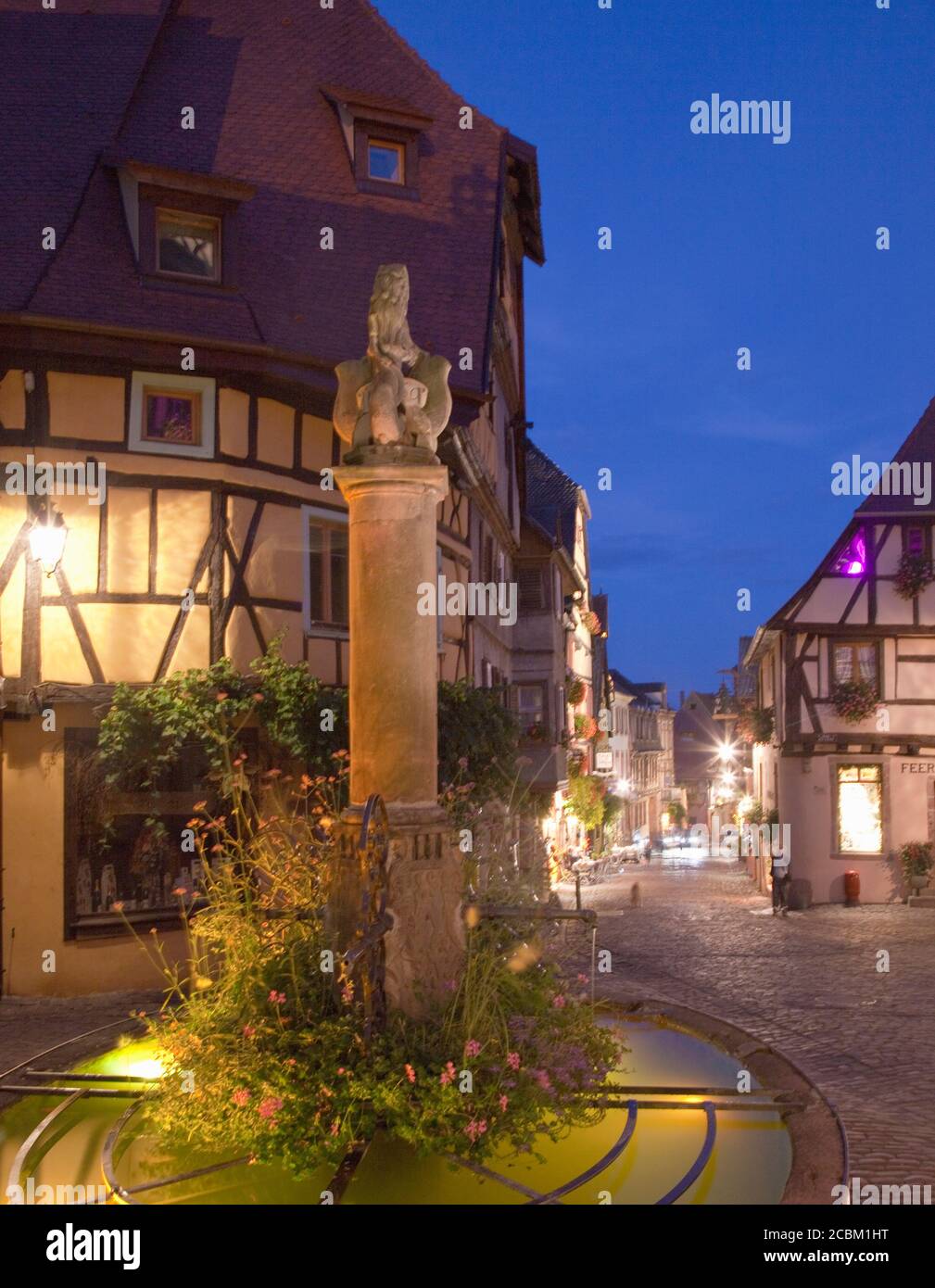 Città vecchia, Riquewihr, Alsazia, Francia Foto Stock