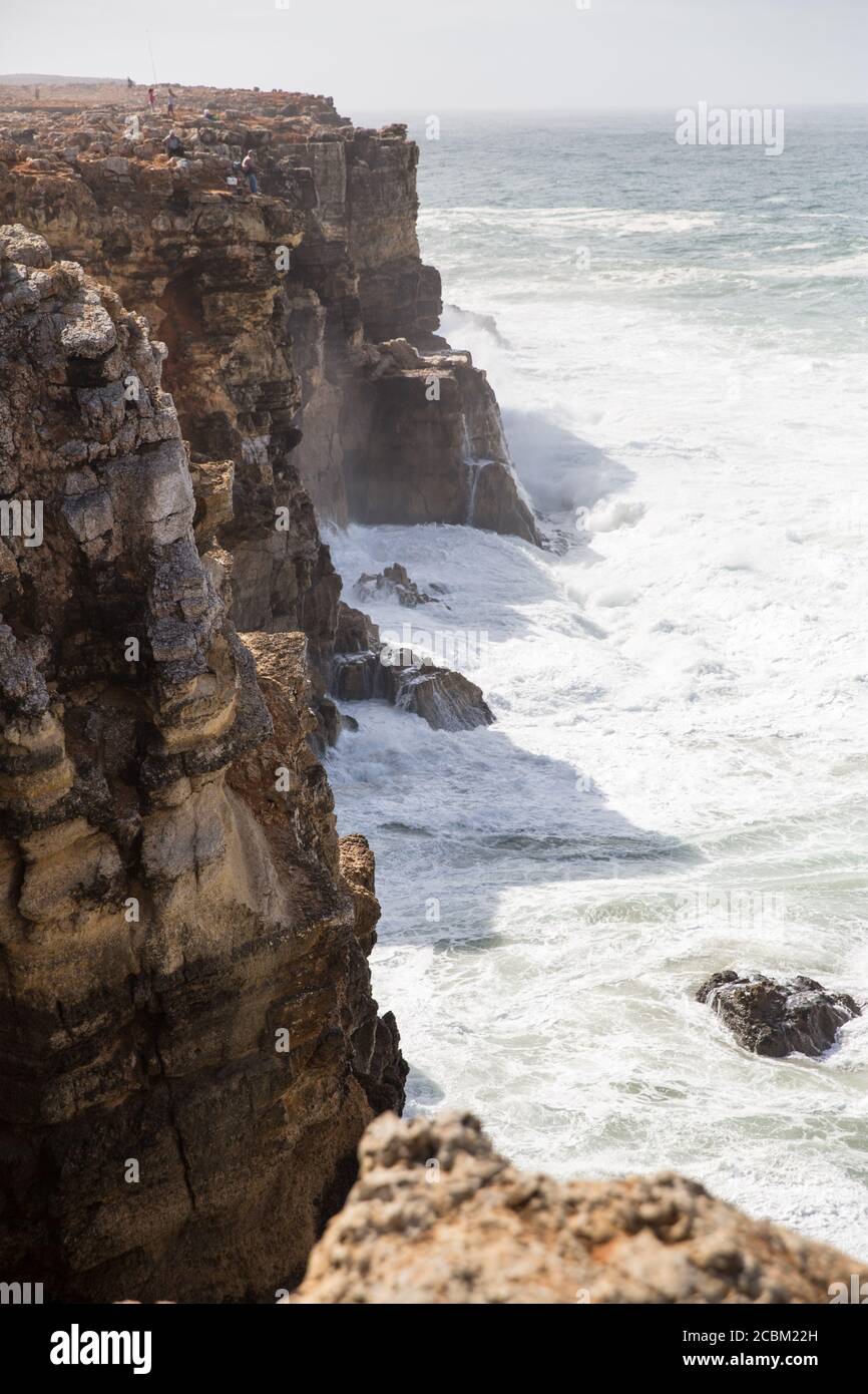 Costa rocciosa, Sagres, Portogallo Foto Stock