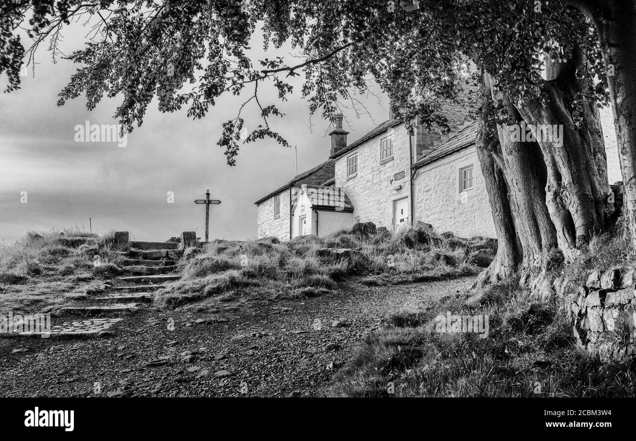 Vista della casa da bagno White Wells su Ilkley Moor sopra la città termale con lo stesso nome. West Yorkshire, Inghilterra. Foto Stock