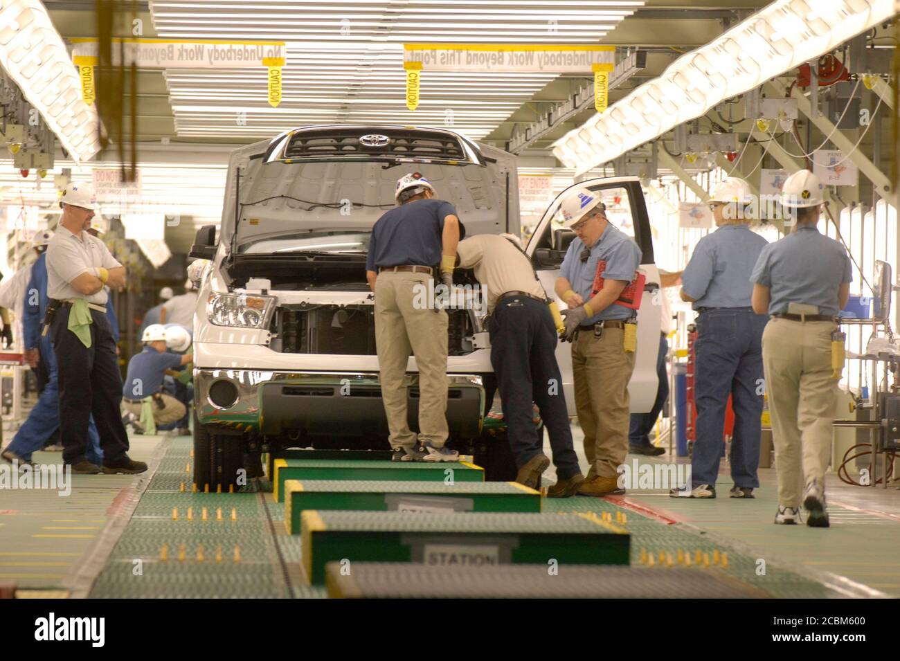 San Antonio, Texas, 15 novembre 2006: Nuovo stabilimento di assemblaggio di autocarri per pick-up Toyota Tundra, con i primi 2007 modelli in uscita dalla linea di produzione. ©Marjorie Cotera//Fotografia Daemmrich Foto Stock