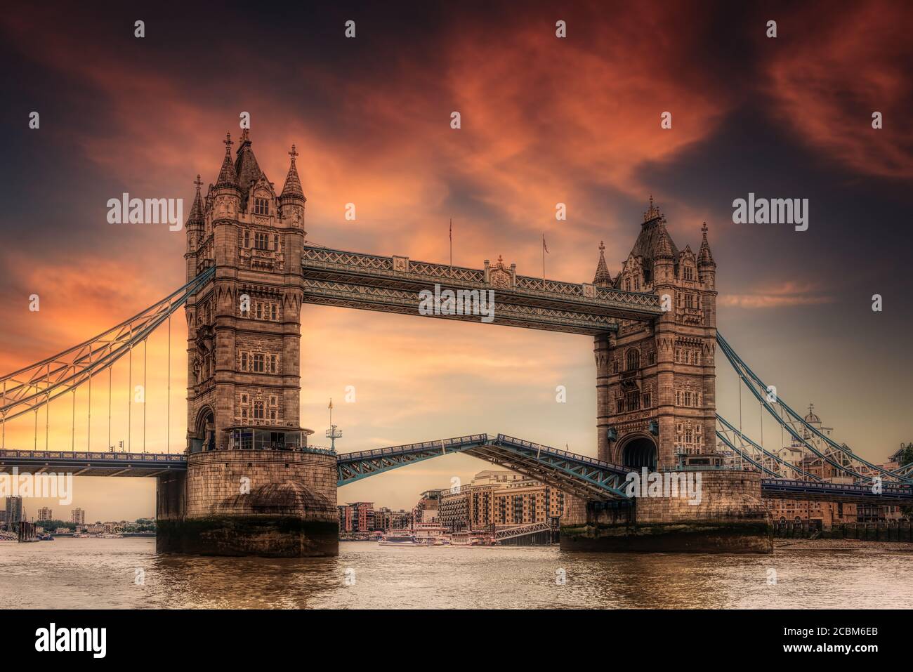 Tower Bridge a Londra, Regno Unito. HDR, come la pittura. Foto Stock