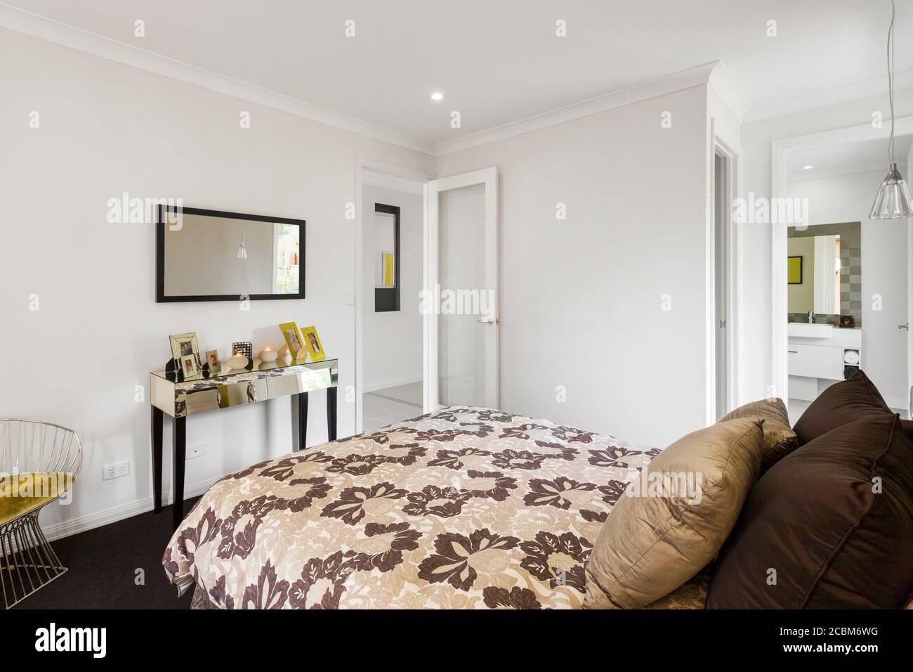 Design della camera da letto in una casa moderna di lusso Foto Stock