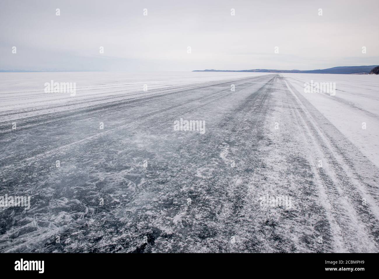 Superficie congelata del Lago Baikal, Russia Foto Stock