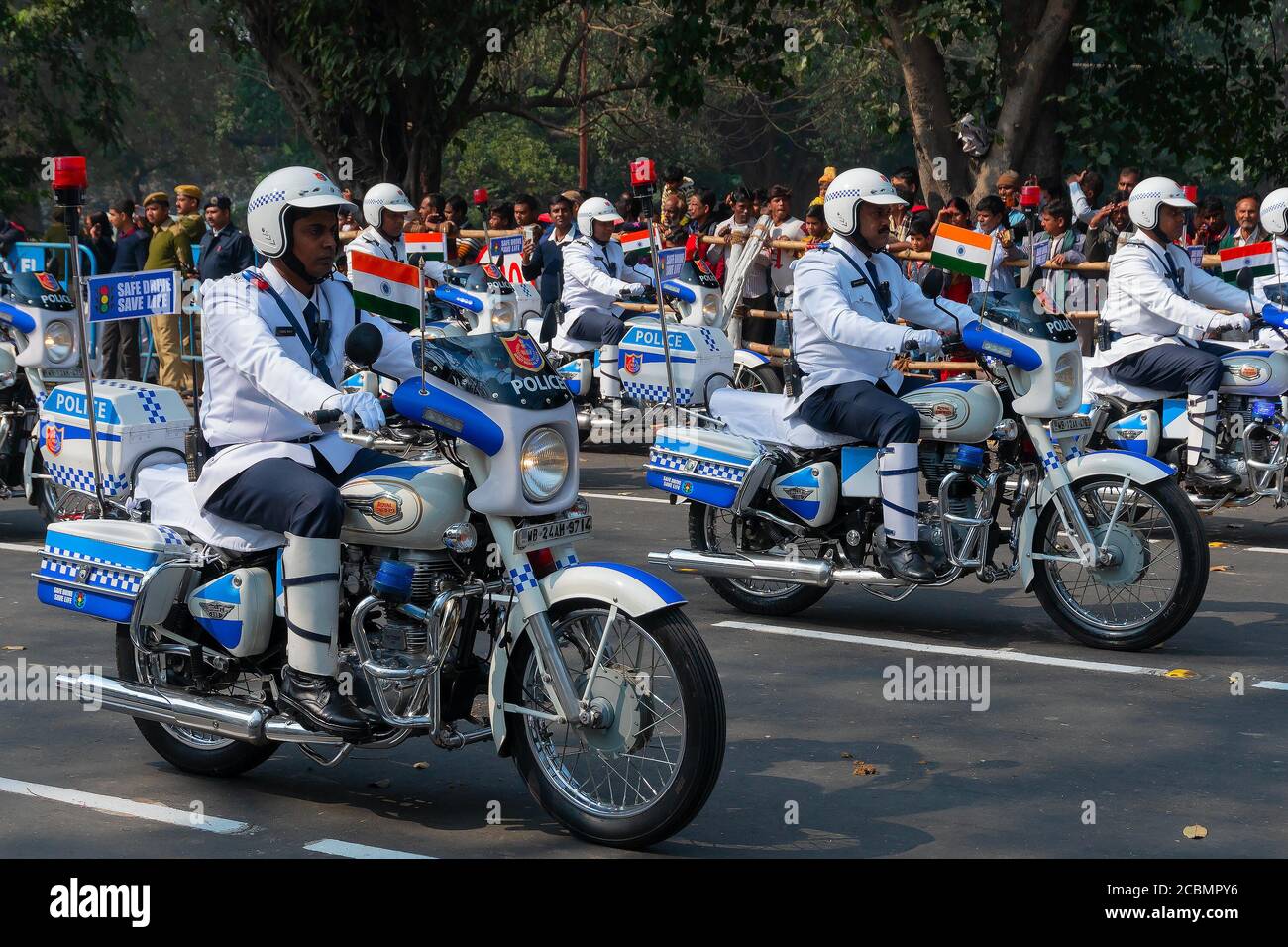 Kolkata, Bengala Occidentale, India - 26 Gennaio 2020 : la polizia del Bengala Occidentale sta marciando oltre sulle loro motociclette, rally in bicicletta per la celebrità del giorno della repubblica dell'India Foto Stock
