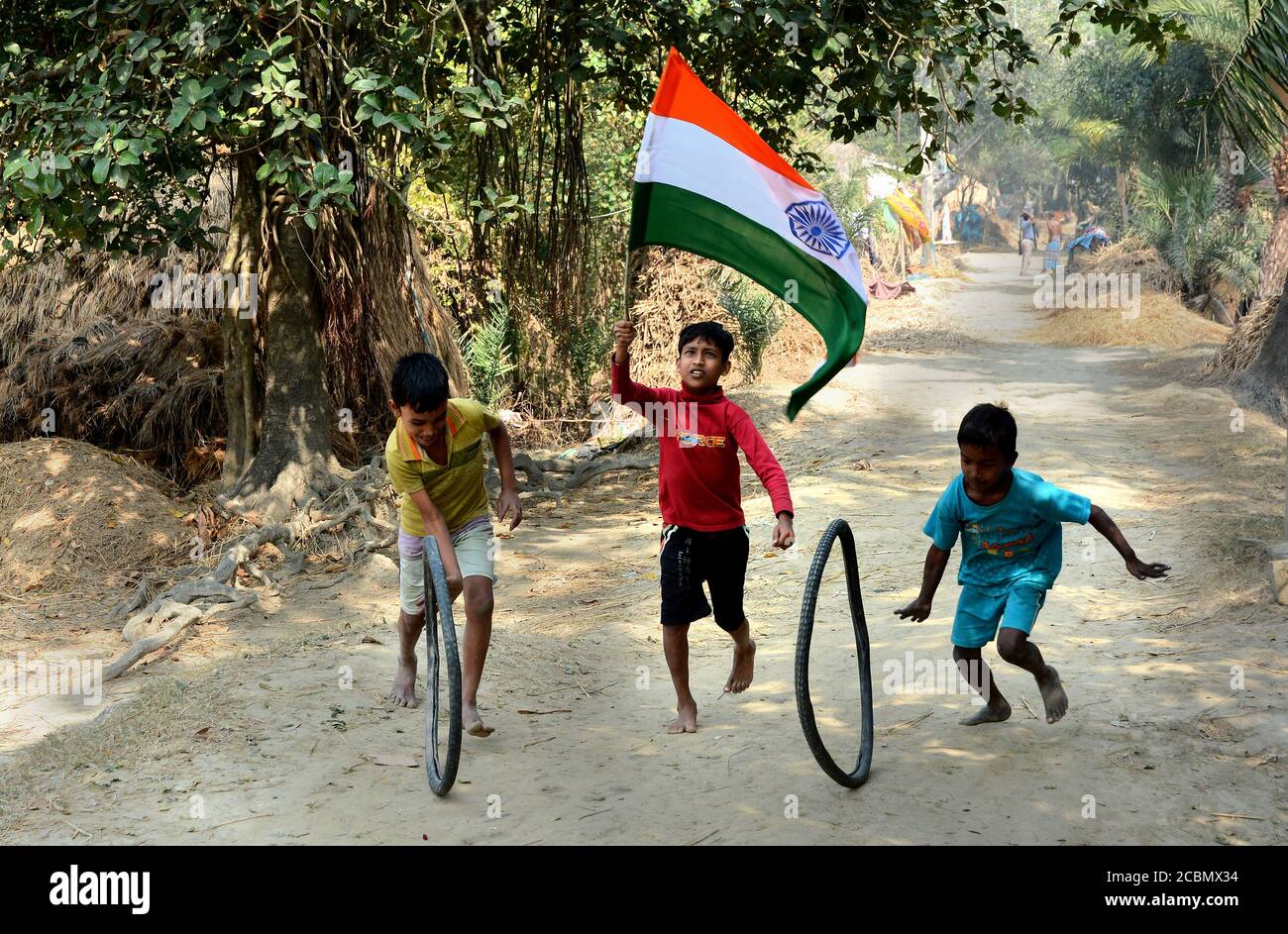 I bambini del villaggio rurale dell'India per celebrare la Giornata dell'Indipendenza il 15 agosto, Foto Stock