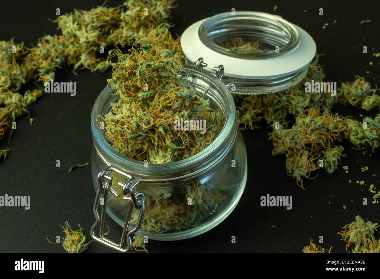 Legale commercio commerciale di cannabis online. Consegna di marijuana, erbaccia in vaso Foto Stock