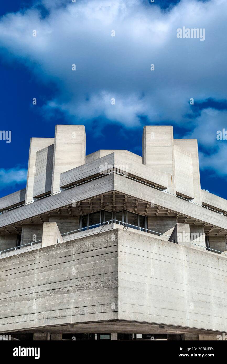 Teatro Nazionale in stile brutale al Southbank, Londra, Regno Unito Foto Stock