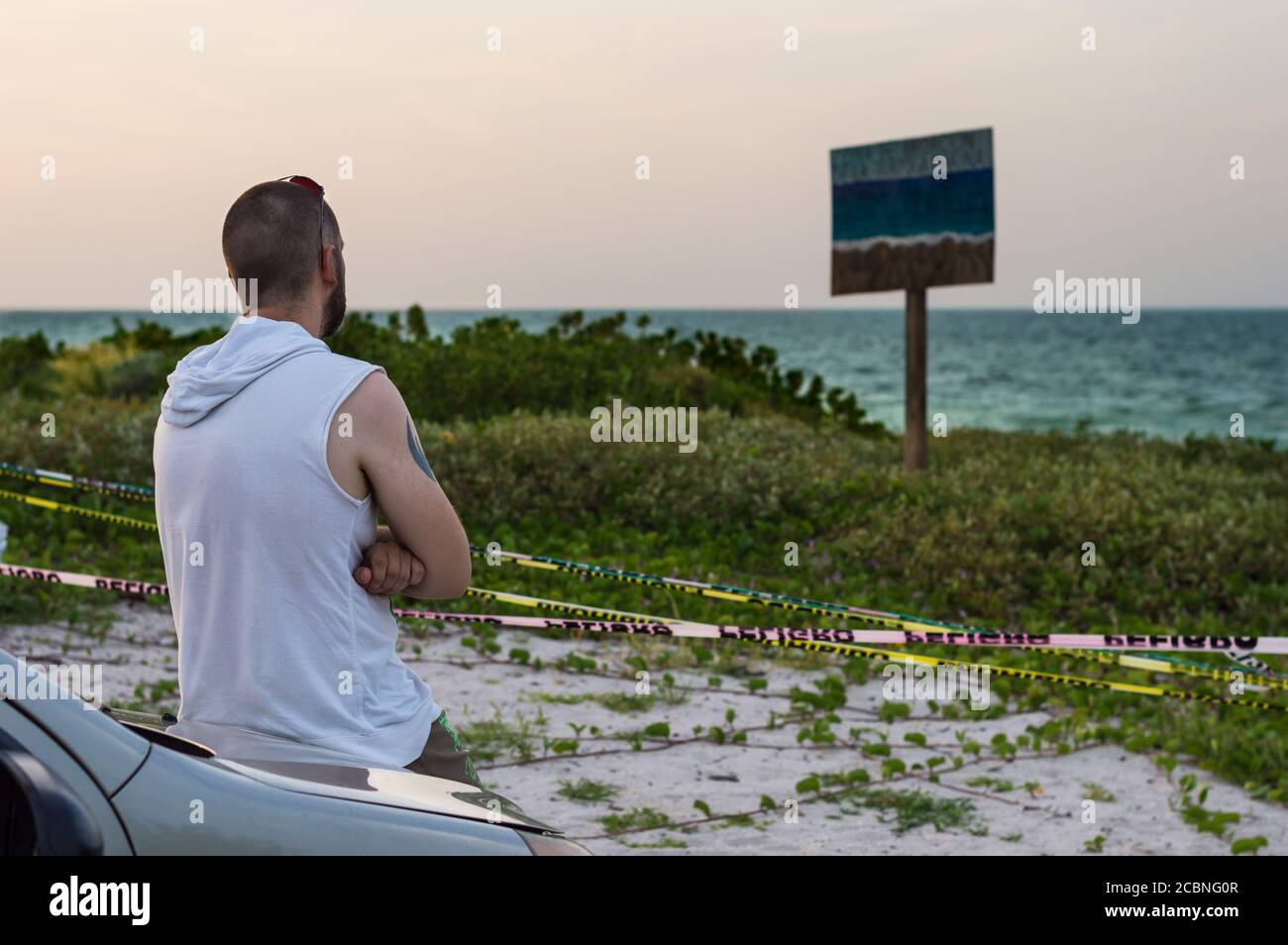 Covid Pandemic restrizioni in Messico. Spiagge chiuse a causa di divaricamenti sociali alle spiagge di Yucatan, Messico. Foto Stock