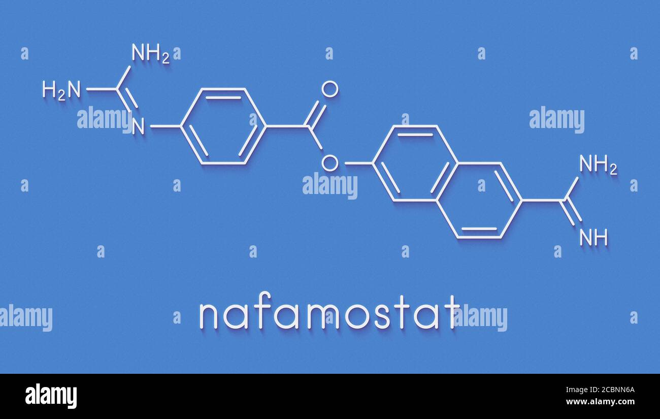 Molecola di farmaco di Nafamostat (inibitore della serina proteasi). Formula scheletrica. Foto Stock