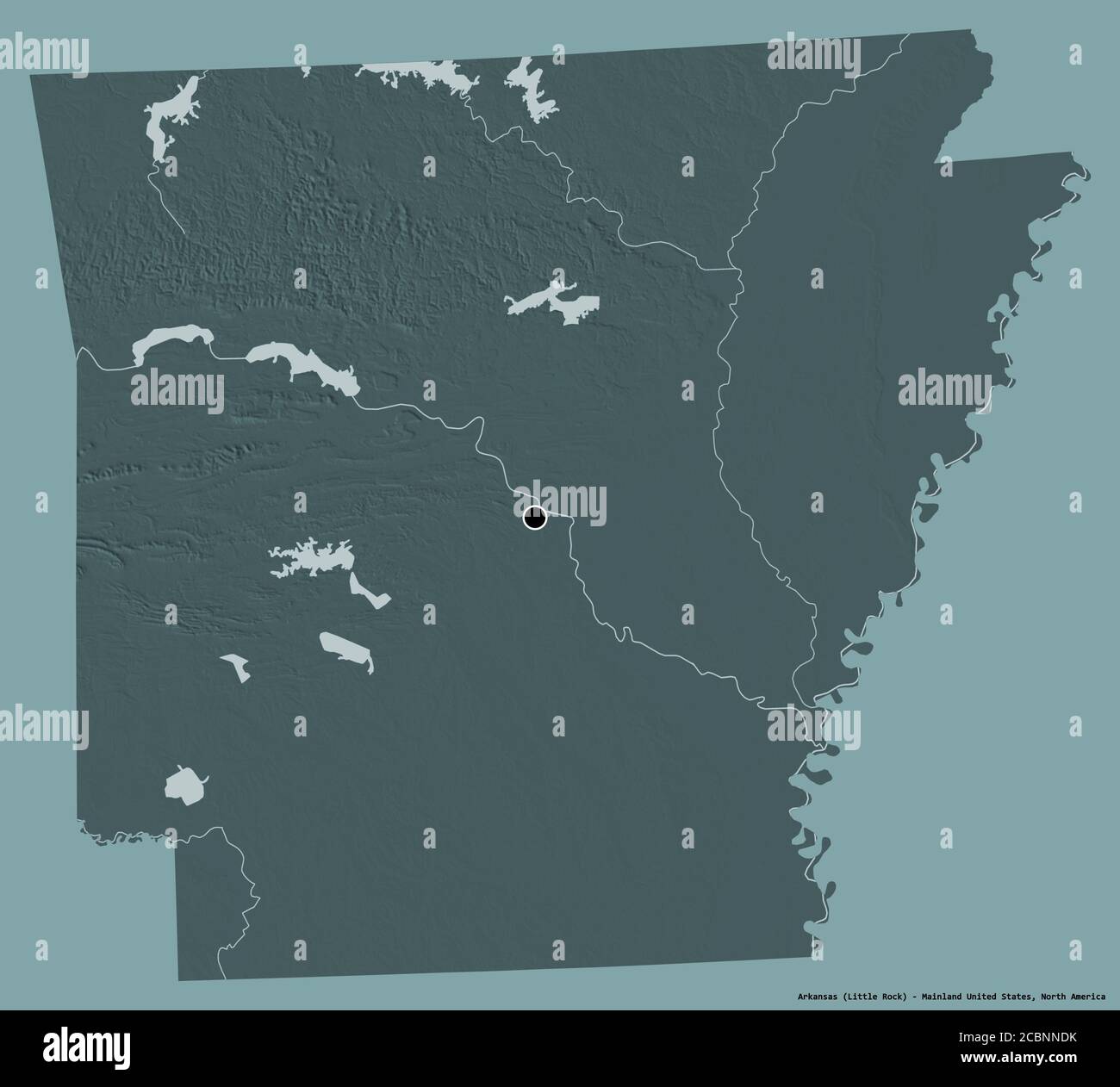 Forma dell'Arkansas, stato della terraferma degli Stati Uniti, con la sua capitale isolata su uno sfondo di colore solido. Mappa di elevazione colorata. Rendering 3D Foto Stock