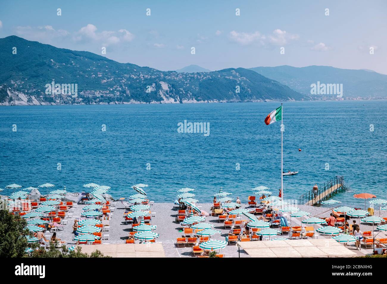 Santa Margherita Ligure Italia 2020 giugno, colorata spiaggia di Santa Margeritha che è meta turistica popolare in estate Foto Stock