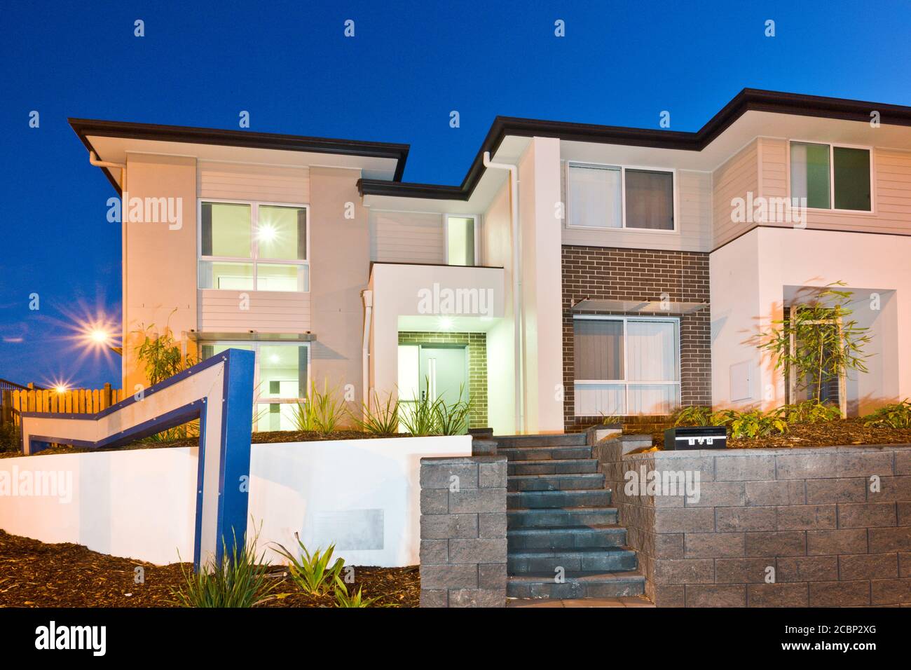 Una casa moderna e di lusso vista esterna Foto Stock