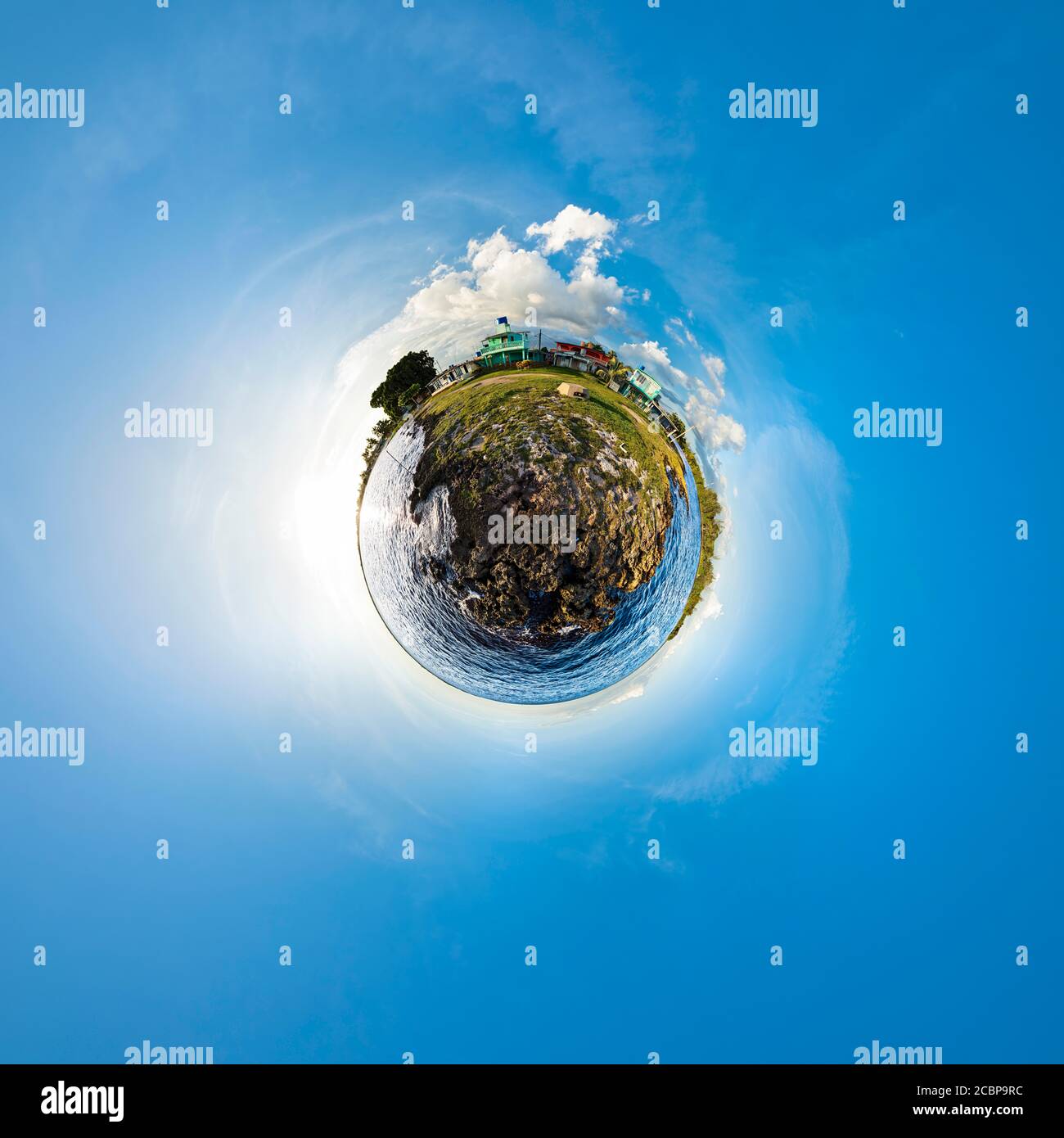 Mare, case sulla spiaggia, Caraibi, 360 gradi, panorama, Little Planet, Playa larga, Matanzas, Cuba Foto Stock